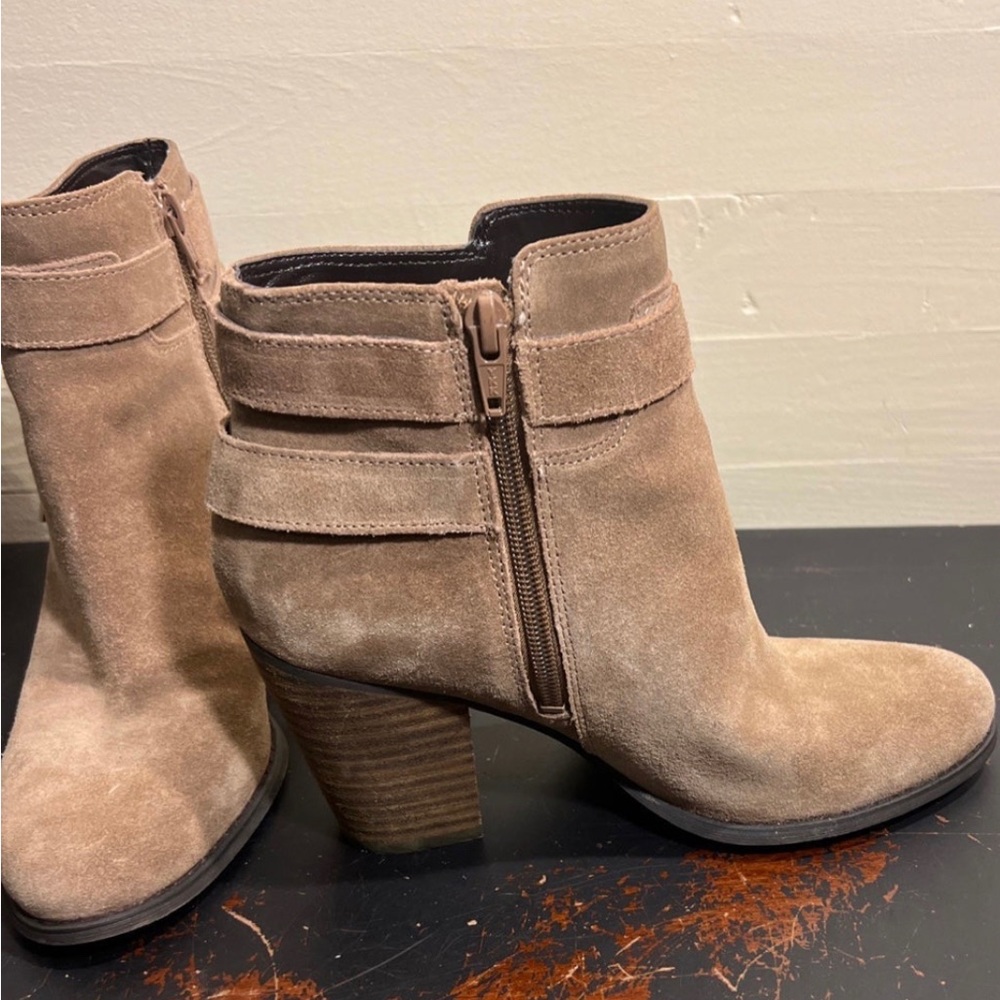 Guess Women’s Brown Suede Booties Size 7 1/2M - Picture 4 of 5